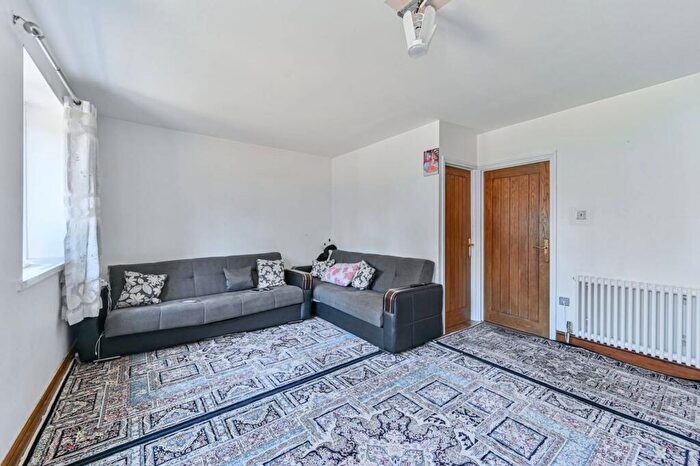 Studio For Sale In Watsons Street, New Cross, London, SE8