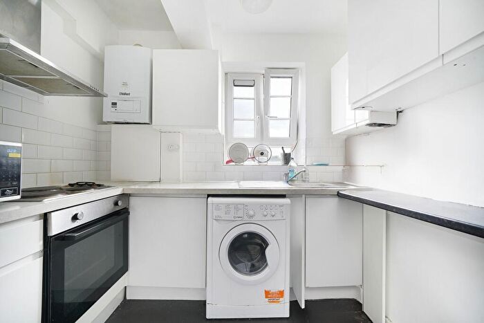 3 Bedroom Flat To Rent In Lorraine Court, Lewis Street, Camden, NW1