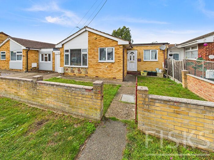 2 Bedroom Bungalow For Sale In Henson Avenue, Canvey Island, SS8