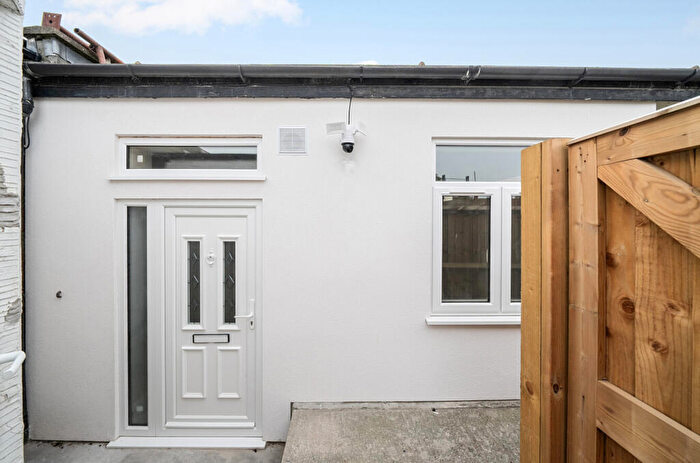 1 Bedroom Maisonette For Sale In Pickford Lane, Bexleyheath, Kent, DA7