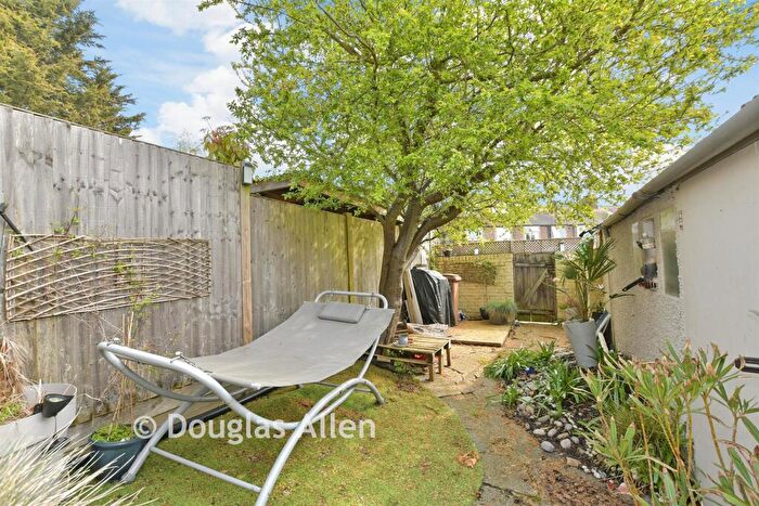 5 Bedroom Terraced House For Sale In Larkshall Road, Chingford, E4