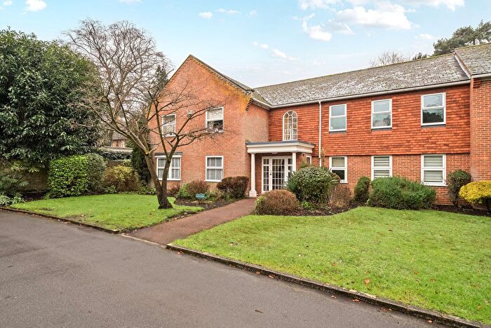 1 Bedroom Flat For Sale In Fairlawn, Hall Place Drive, Weybridge, KT13