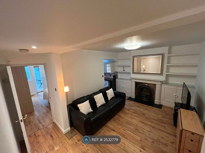 2 Bedroom Flat To Rent In Halford Road, London, SW6