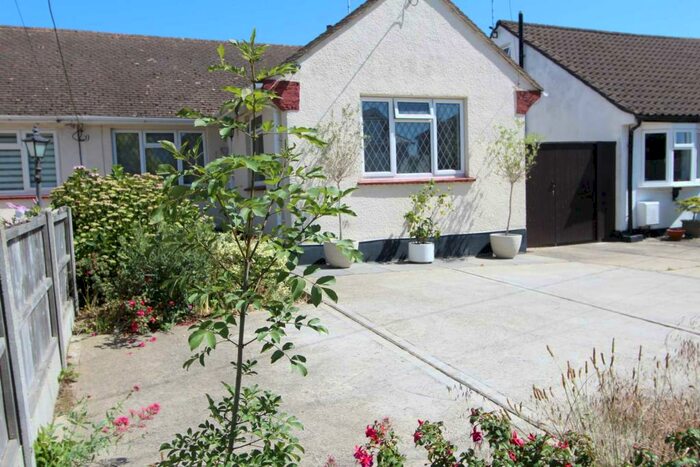 2 Bedroom Semi-Detached Bungalow To Rent In Common Approach, Thundersley, SS7