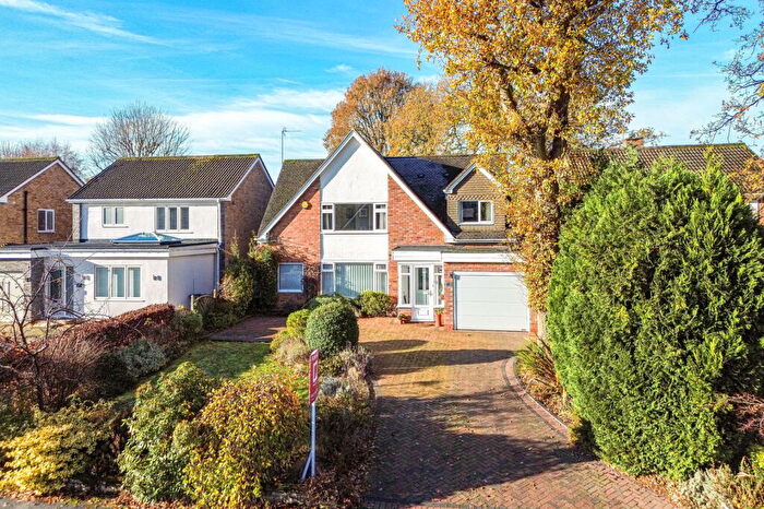 4 Bedroom Detached House For Sale In Woodlea Drive, Solihull, B91