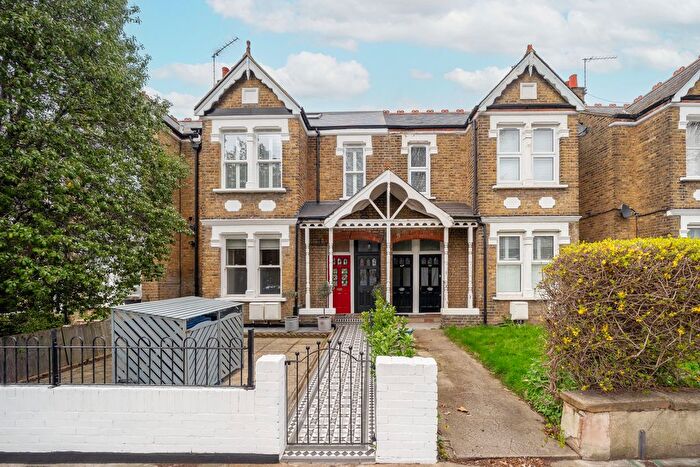 4 Bedroom Flat For Sale In Little Ealing Lane, Ealing, W5