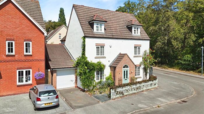 4 Bedroom Detached House For Sale In Admington Drive, Hatton Park, Warwick, CV35