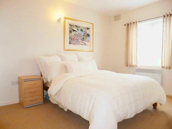 2 Bedroom Ground Flat To Rent In Sovereign Heights, Slough, SL3