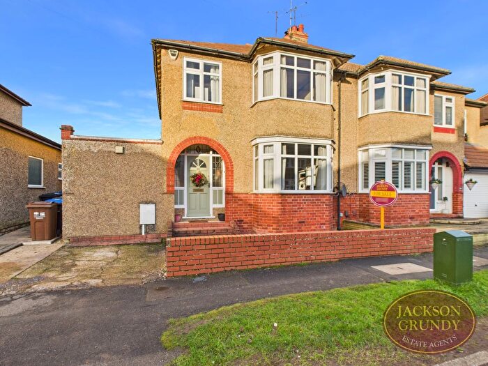 4 Bedroom Semi-Detached House For Sale In Lynton Avenue, Kingsthorpe, NN2