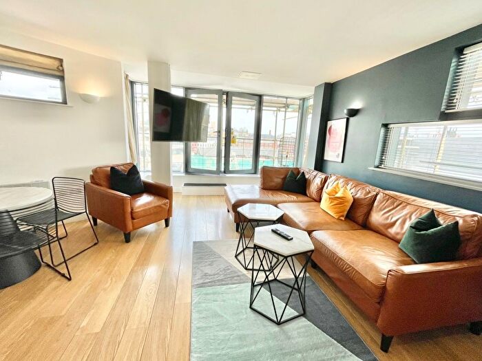 2 Bedroom Flat To Rent In Hunslet Road, Hunslet, Leeds, LS10