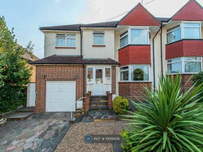 4 Bedroom Semi-Detached House To Rent In Farmdale Road, Carshalton, SM5
