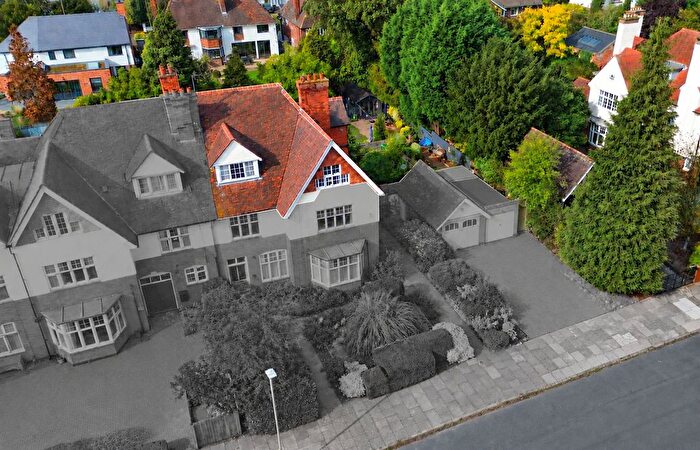 2 Bedroom Flat For Sale In Toller Road, Stoneygate, Leicester, LE2