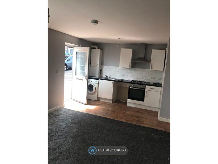 1 Bedroom Flat To Rent In Station Road, Whittington Moor, Chesterfield, S41