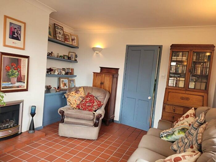 2 Bedroom Detached Bungalow For Sale In Bay Crescent, Swanage, Dorset, BH19 - Photo 3