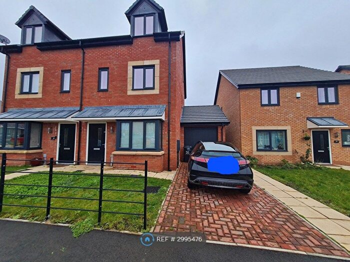3 Bedroom Semi Detached House To Rent In Centurion Road, Birmingham, B38