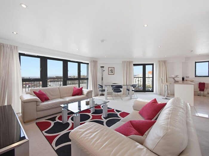 2 Bedroom Flat For Sale In / Lochinvar Drive, Granton, Edinburgh, EH5