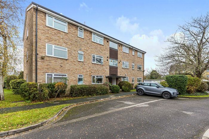 3 Bedroom Apartment To Rent In Birchington Road, Windsor, SL4