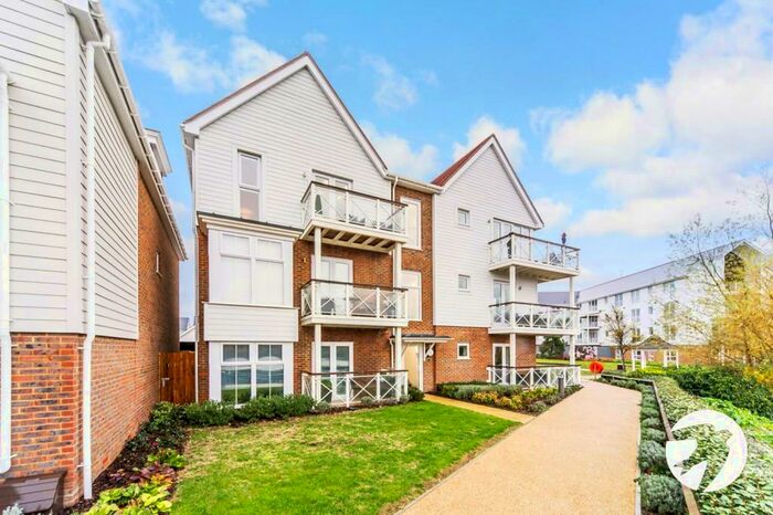 2 Bedroom Flat To Rent In Twelve Acres Road, Snodland, ME6