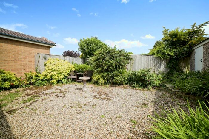 2 Bedroom Semi-Detached Bungalow For Sale In Haydon Close, Willerby, Hull, HU10