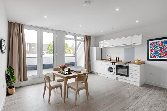 1 Bedroom Flat For Sale In Blakes Road, London, SE15