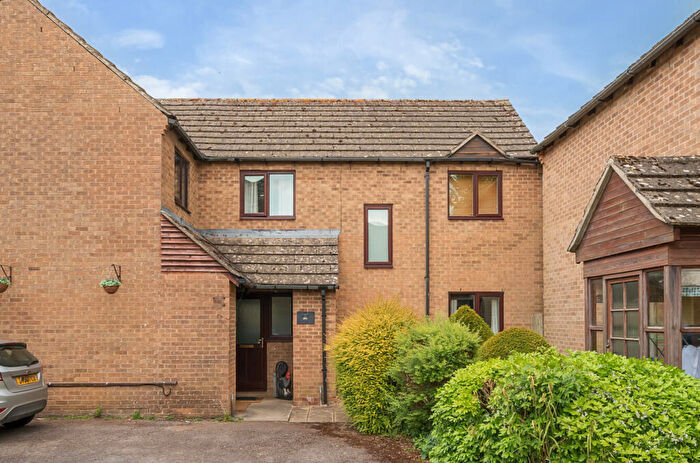 3 Bedroom Semi-Detached House For Sale In Talbot Fields, Bampton, Oxfordshire, OX18
