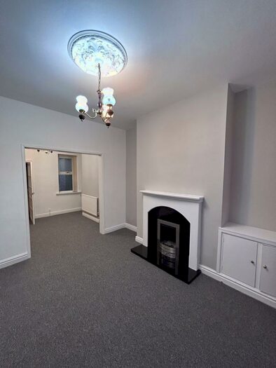2 Bedroom Terraced House To Rent In Gloucester Road North, L6