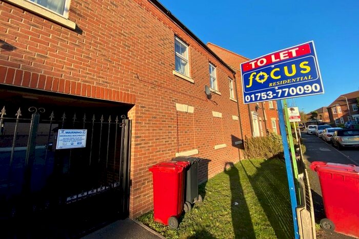 2 Bedroom Maisonette To Rent In Olivia Drive, Langley, Slough SL3