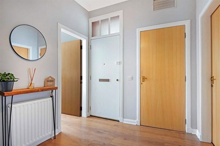 2 Bedroom Flat For Sale In Dumbarton Road, Partick, Glasgow, G11