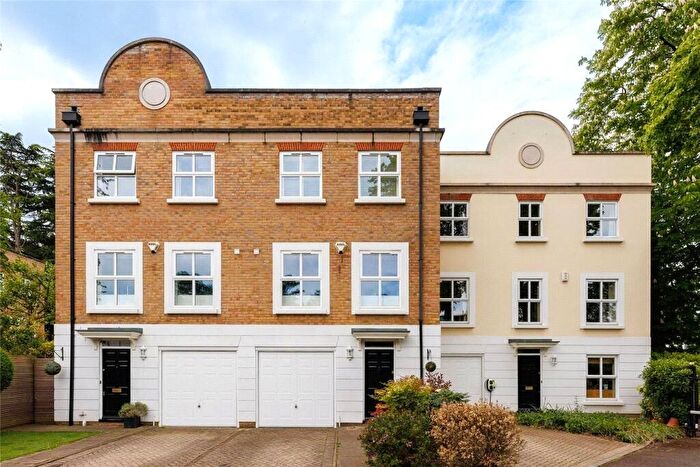 4 Bedroom Mews To Rent In The Laurels, Weybridge, Surrey, KT13