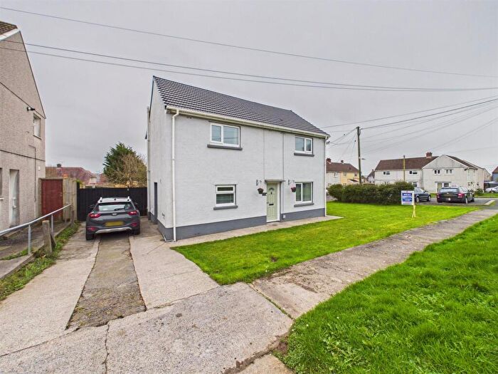 3 Bedroom Semi Detached House For Sale In Maesglas, Pontyates, Llanelli, SA15