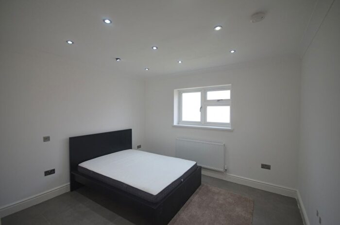 1 Bedroom Flat To Rent In Eastern Avenue, IG2
