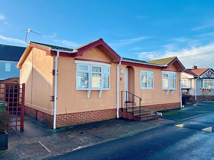 2 Bedroom Park Home For Sale In Whitfield Close, Off Woodcock Road, Warminster, BA12