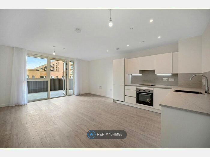 3 Bedroom Flat To Rent In Gannet Apartments, London, NW9