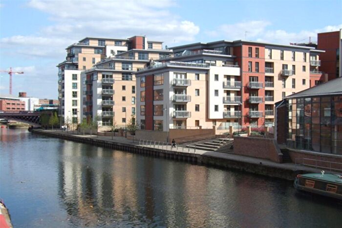 2 Bedroom Apartment To Rent In Cromwell Court, Brewery Wharf, Leeds, LS10
