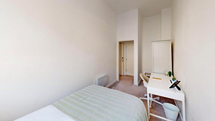 3 Bedroom Flat To Rent In /, Park Street, BS1