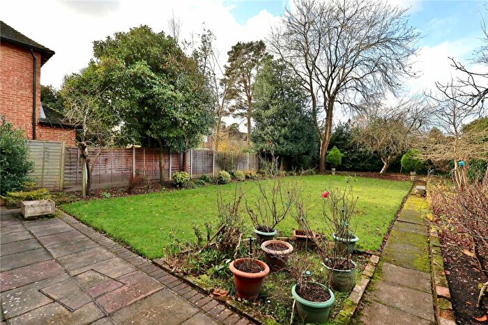 4 Bedroom Detached House For Sale In Lovelace Drive, Pyrford, Woking, Surrey, GU22