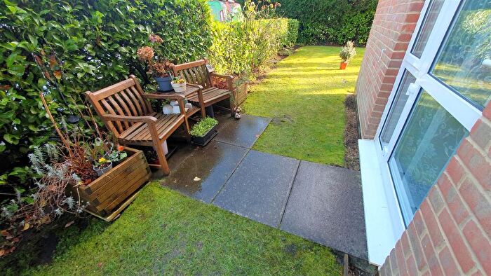 2 Bedroom Flat For Sale In Ringwood Road, Ferndown, BH22