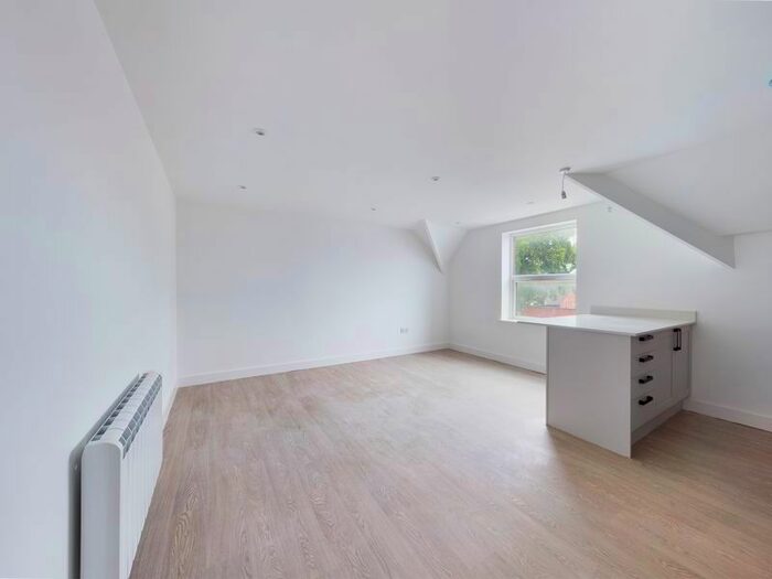 2 Bedroom Flat To Rent In - Station Road, Urmston, Trafford, M41