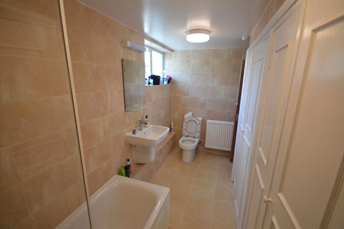 3 Bedroom Flat To Rent In Tayport Close, London, N1