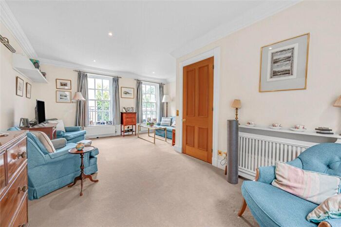 3 Bedroom End Of Terrace House For Sale In Farrier Walk, Chelsea, London, SW10