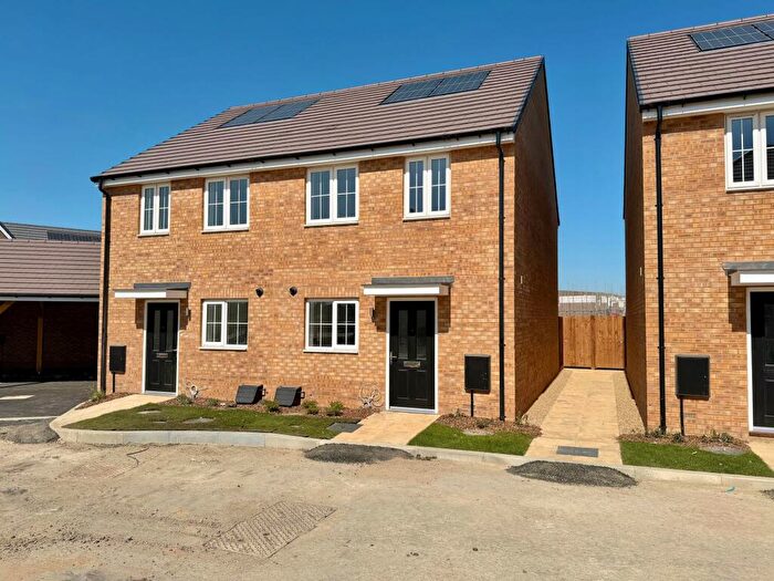 2 Bedroom Property To Rent In Barley Road, Wixams, MK45
