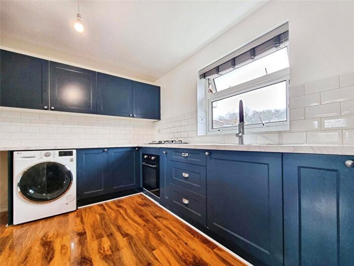 1 Bedroom Flat To Rent In Somerset Close, Chatham, Kent, ME5