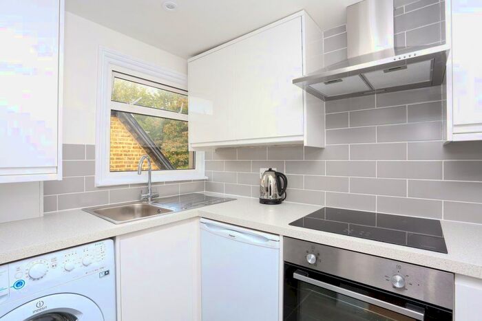 Studio To Rent In Dorset Road, London, SW19