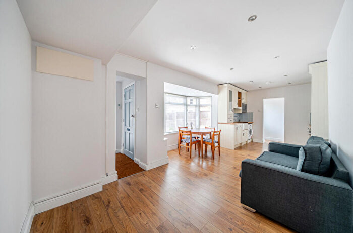 2 Bedroom Apartment To Rent In Broomsleigh Street, West Hampstead, London, NW6