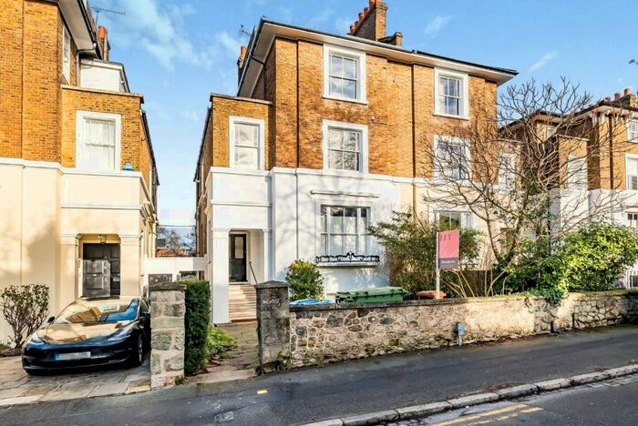 2 Bedroom Flat To Rent In Claremont Road, Windsor, SL4