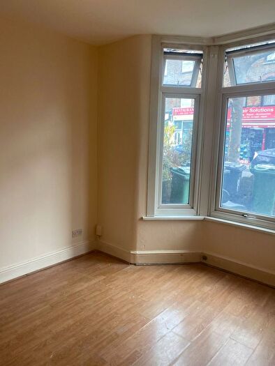 1 Bedroom Flat To Rent In High Road Leyton, E15