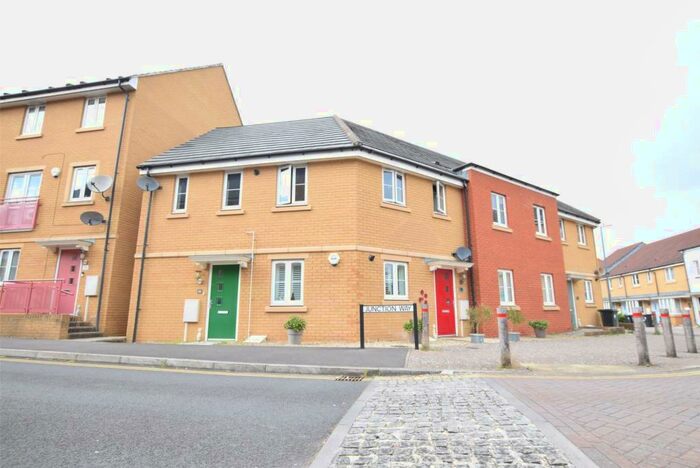 2 Bedroom Maisonette To Rent In Junction Way, Mangotsfield, Bristol, BS16