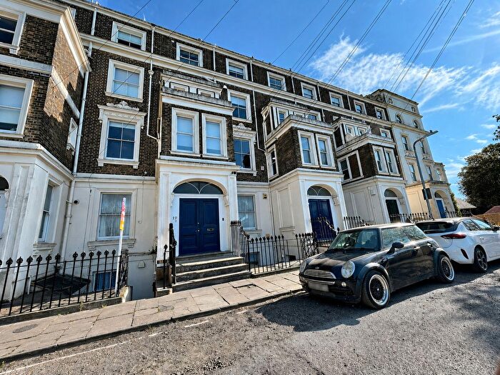 1 Bedroom Flat To Rent In Westcliff Terrace Mansions, Pegwell Road, Ramsgate, Kent, CT11
