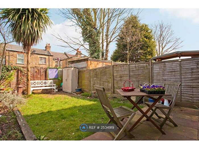 2 Bedroom Flat To Rent In Gloucester Road, London, N17