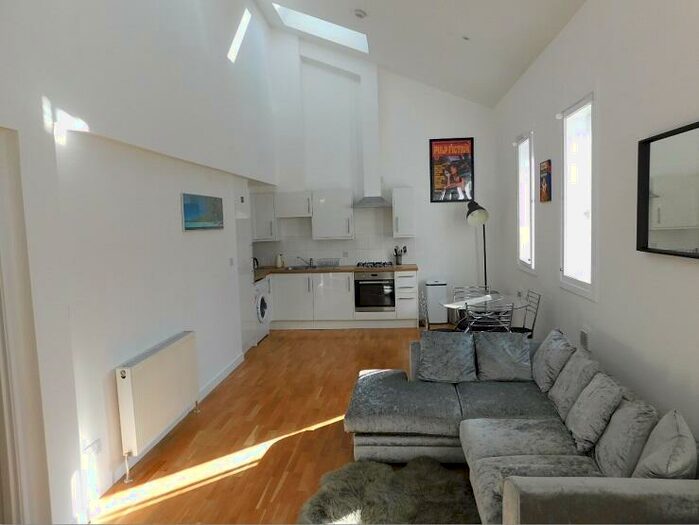 3 Bedroom Flat To Rent In Mentone Gardens, Edinburgh, EH9